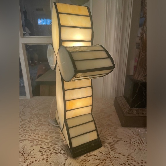 Beautiful Tiffany Lamp Christmas Christian Religious Stained Glass Holy Cross - Picture 9 of 16